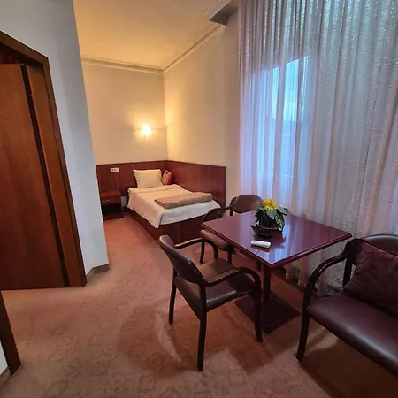 Oxa Aparthotel 3*